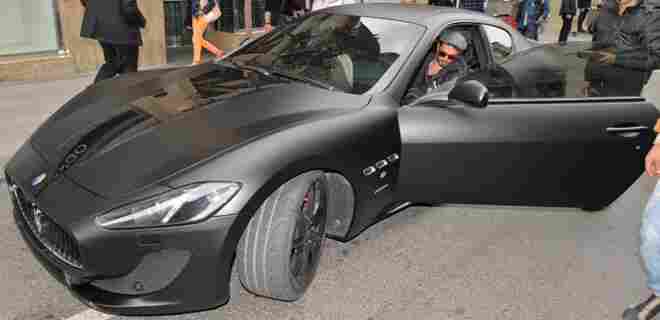 Murat Boz lüks aracıyla hava attı