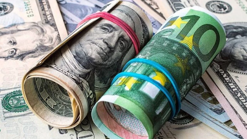 Dolar ve Euro’da yeni hafta yüksek seviyeden açıldı